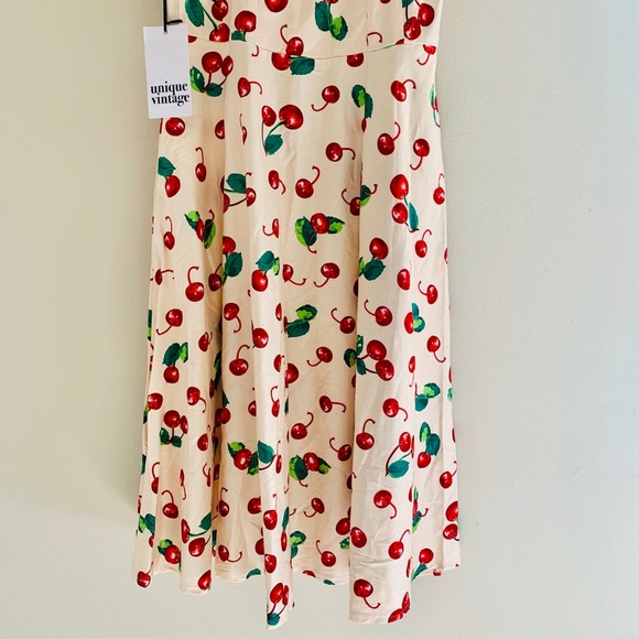 UNIQUE VINTAGE DRESS - Picture 3 of 3